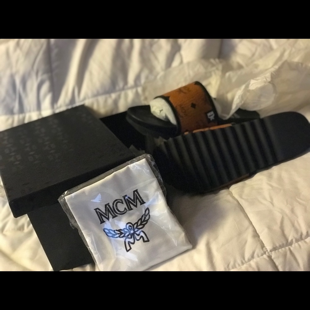 MCM WOMANS SLIDES